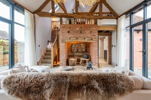 Smart TV, offices - Lapworth Barn - Luxury Cottages (Lapworth)