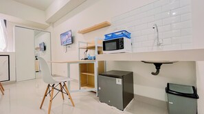 Standard Studio | Private kitchen - Warm And Comfy Studio Apartment (No Kitchen) Bandaraya - Tallasa City Makassar (Makassar)