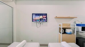 Interior - Warm And Comfy Studio Apartment (No Kitchen) Bandaraya - Tallasa City Makassar (Makassar)