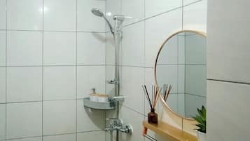 Standard Studio | Bathroom