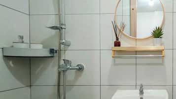 Standard Studio | Bathroom