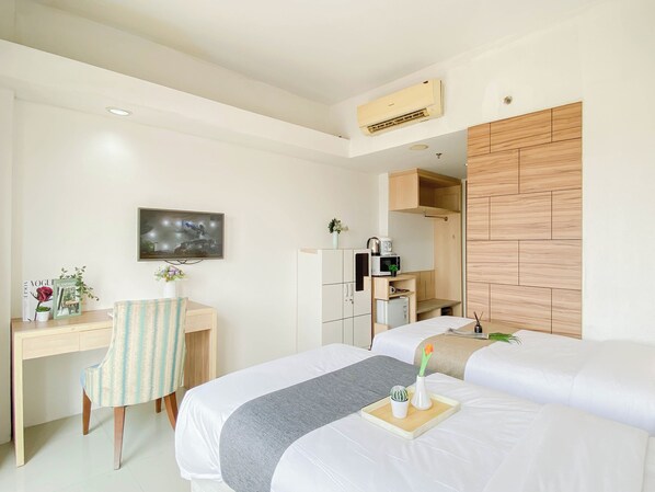 Room - Comfortable Studio (No Kitchen) At Bogor Icon Apartment (Bogor)