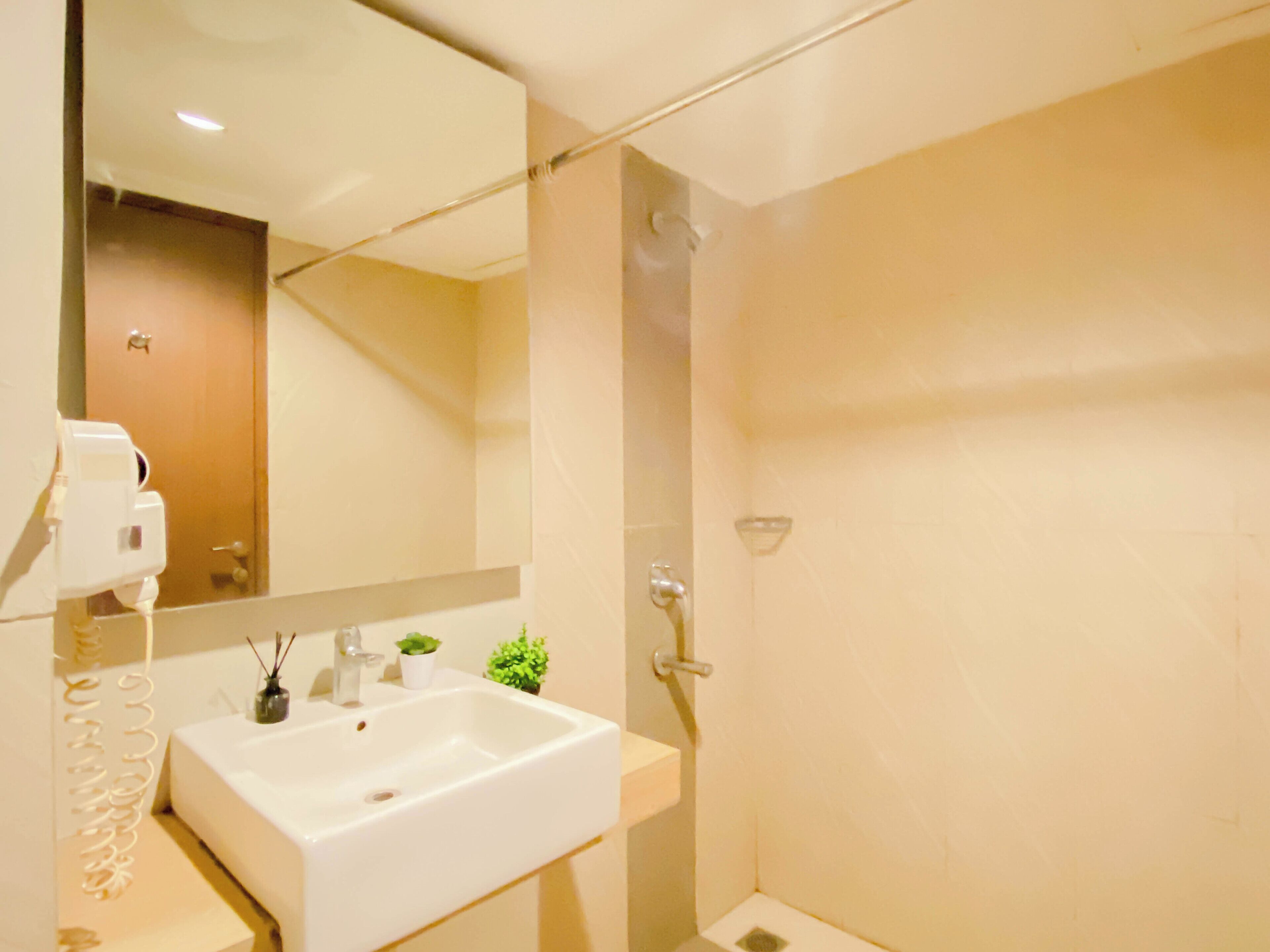 Standard Studio | Bathroom