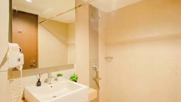 Standard Studio | Bathroom