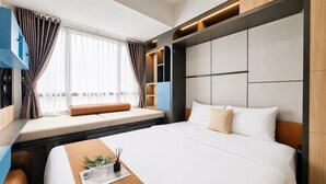 Standard Studio - Cozy Studio With Murphy Bed At Collins Boulevard Apartment (Tangerang)