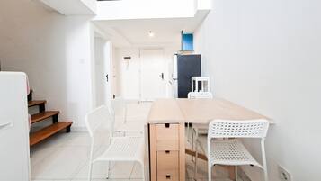 Standard Apartment | Dining room