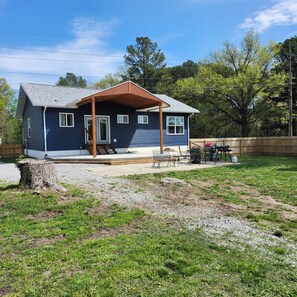 Exterior - Rend House - The Perfect Getaway! (Whittington)
