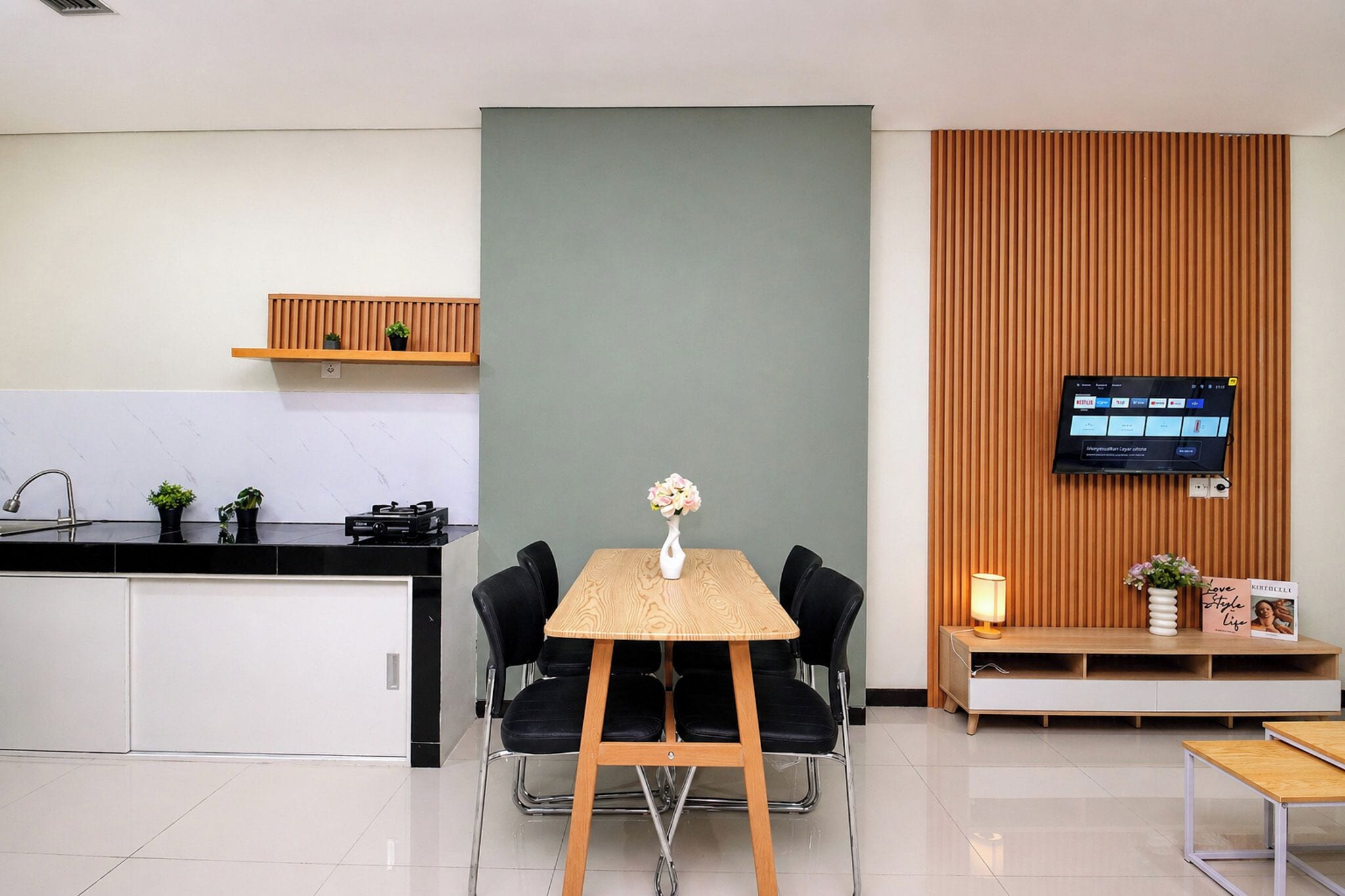 Standard Apartment | Dining room