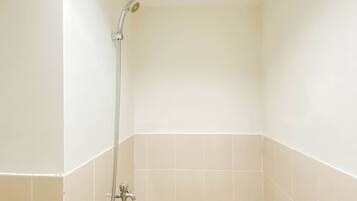 Standard Apartment | Bathroom