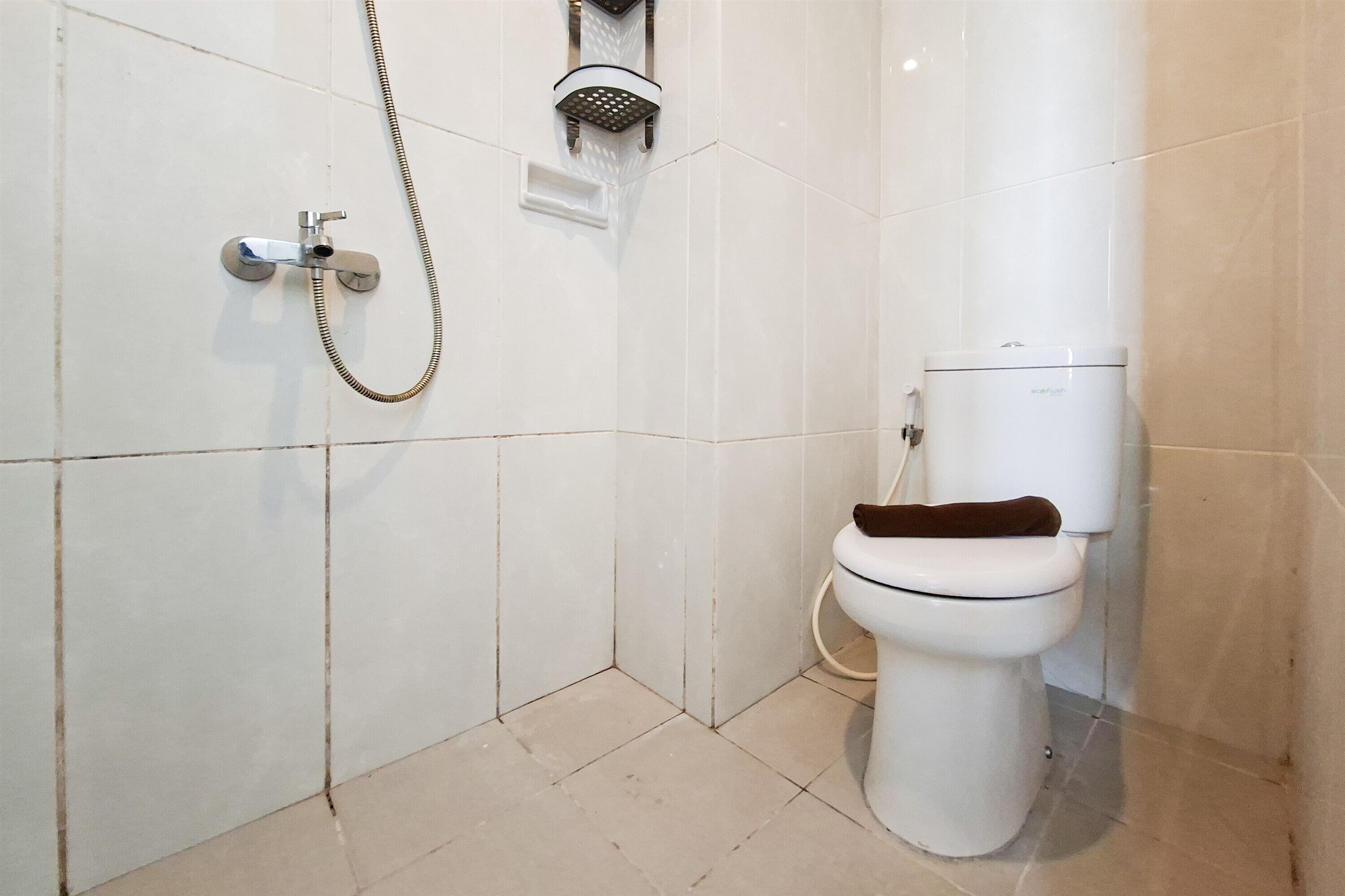Standard Studio | Bathroom