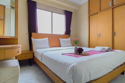 Classic And Warm 2Br At Apartment Taman Beverly