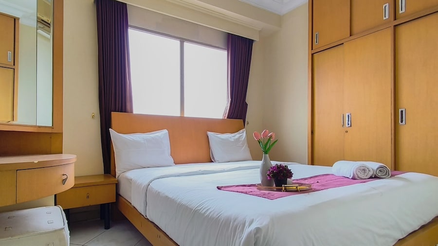 Classic And Warm 2Br At Apartment Taman Beverly