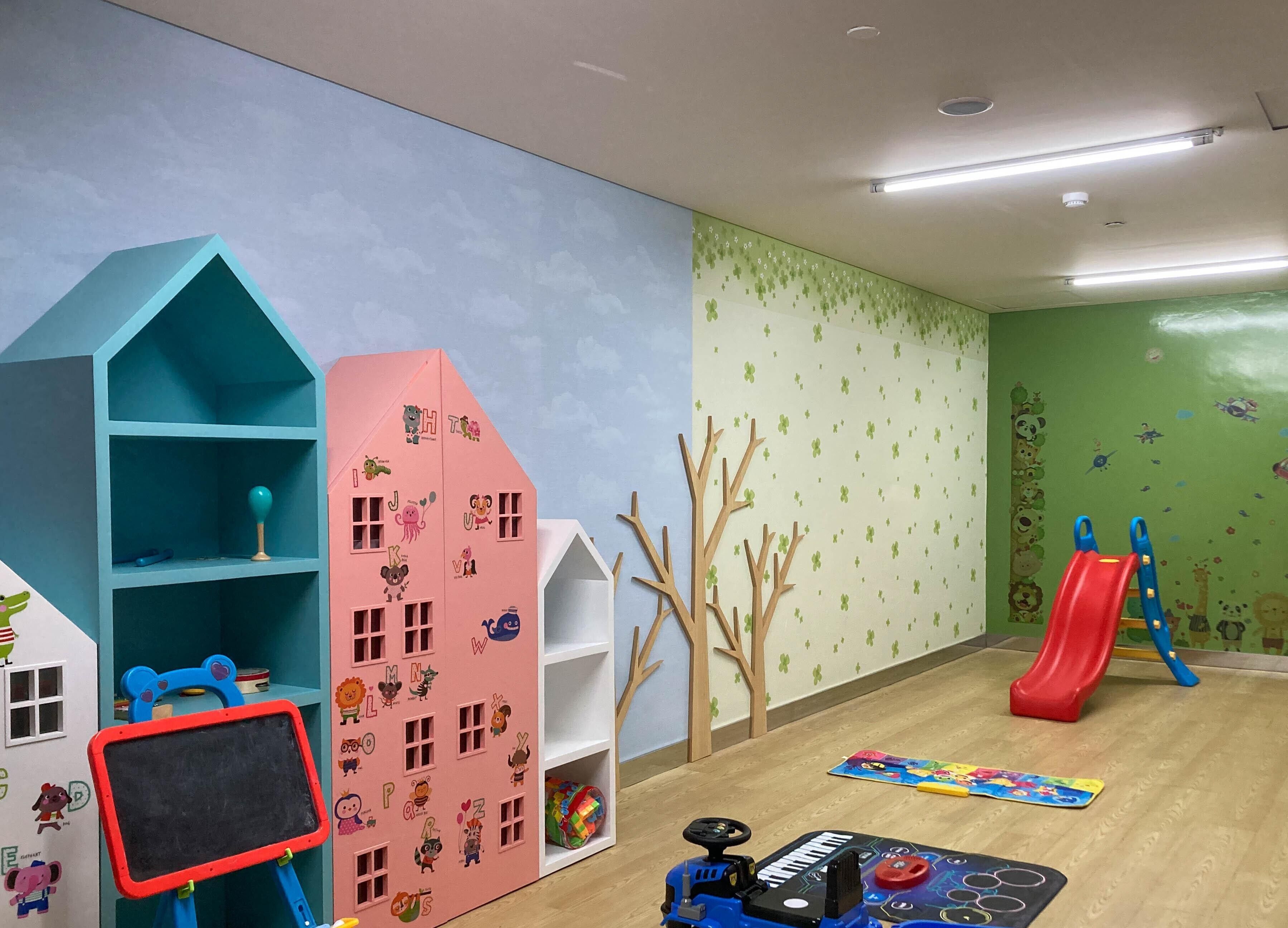 子供用の遊び場 - 屋内