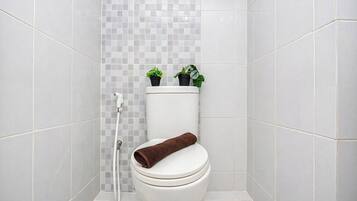 Standard Studio | Bathroom