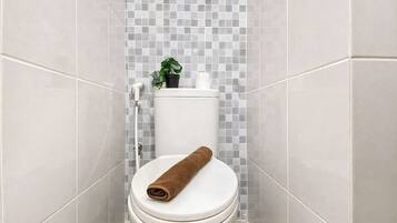 Standard Studio | Bathroom