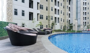 Outdoor pool - 1 Pax Functional Studio At Vittoria Residence (Jakarta)