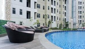 Outdoor pool - Functional 2Br Apartment At Vittoria Residence (Jakarta)
