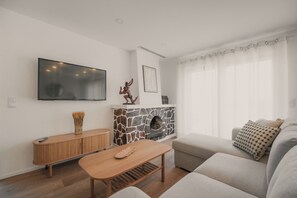 Smart TV - Villa d'Avó Dalva Beach modern family house, 50 m from the Ocean (Vila Chã)