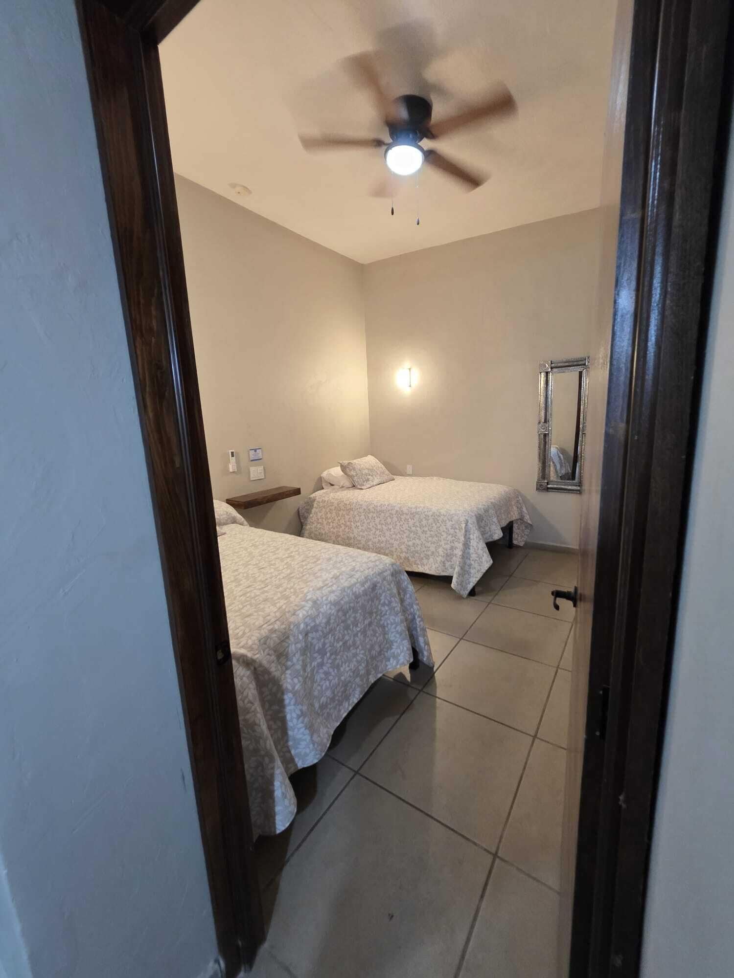 5 chambres, fer et planche à repasser, Wi-Fi gratuit, draps fournis