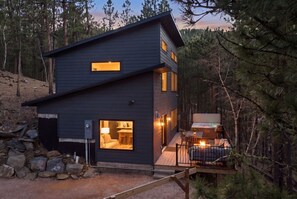 Exterior - Cloudview Lodge  Retreat (Rapid City)