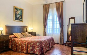 Travel cot, free WiFi - 3 bedroom lovely home in Cantillana (Cantillana)