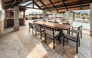Outdoor dining - Amazing home in La Celada (La Celada)