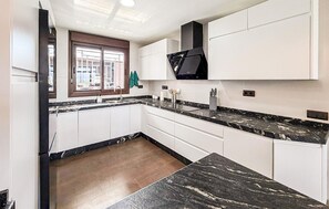 Fridge, microwave, oven, stovetop - Amazing home in La Celada (La Celada)