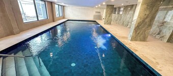 Victory Suites, - Swimming Pool and Gym, Close to Airport, Beach and Ocean Village