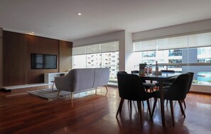 Dining - w* | Deluxe 3BR Duplex w/ Balcony in Miraflores (Lima)