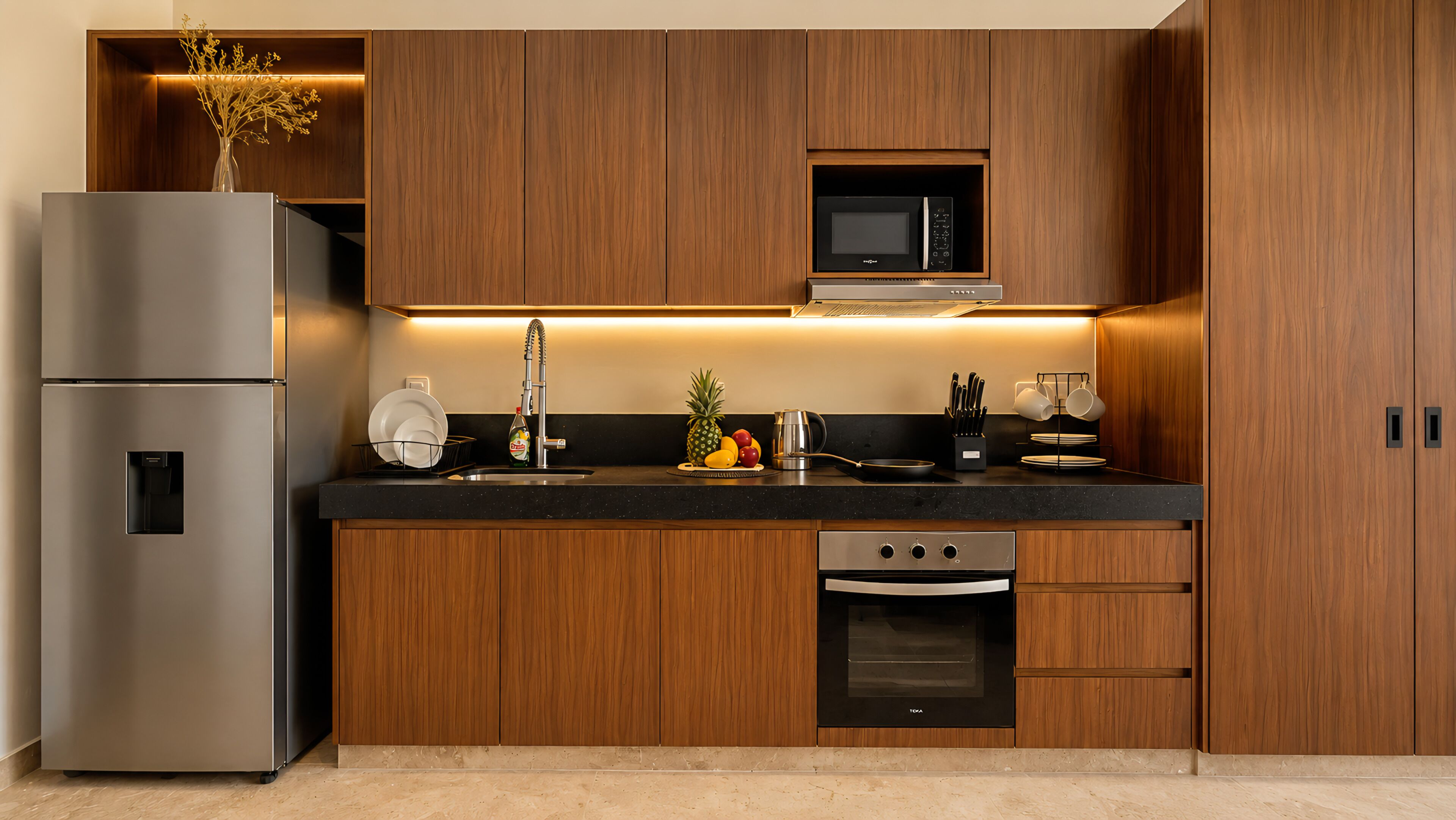 Refrigerador con freezer, microondas, horno, placa de cocina