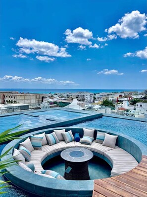Outdoor pool - Altra Condos (Playa del Carmen)