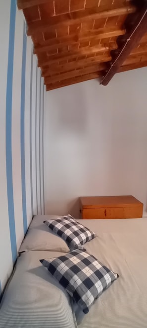 Room - Vrbo Property (Toscana)
