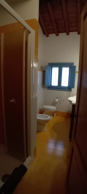 Bathroom - Vrbo Property (Toscana)