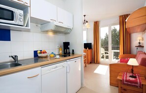 Microwave, stovetop, dishwasher, toaster - Studio abordable avec cuisinette équipée (Font Romeu)
