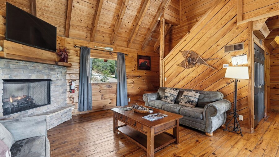 Elijah's, Isaiah's, Jack's, Sónyah's & Anna's Cabins by Avantstay Sleeps 30 5 Cabins + Hot Tubs Townsend + Smokies Access