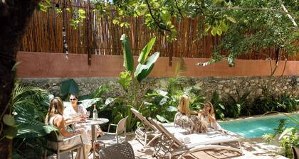 Flamenco, double room in Casa Sofia Centro, live Merida!