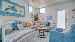 House (1 Bedroom) | Interior - Terrace Landing Trio by Avantstay Sleeps 36 3 Coastal Home + Shared Pool + Golf Cart Zone Old Town Port A Dining (Port Aransas)
