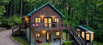 The Hearthwood by Avantstay Cozy Cabin + Bunks Screened Porch + Firepit Table + Grill Mins to Waterfalls + Brevard