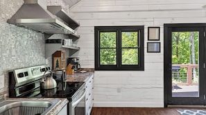House (2 Bedrooms) | Interior - The Hearthwood by Avantstay Cozy Cabin + Bunks Screened Porch + Firepit Table + Grill Mins to Waterfalls + Brevard (Lake Toxaway)
