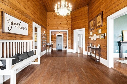The Leonidas Suite at historic Jeter Farmhouse