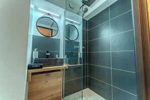 Comfort Apartment, Balcony, Mountain View | Bathroom - Résidence L'Altineige (Les Belleville)
