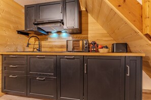 Comfort Apartment, Balcony, Mountain View | Private kitchen - Résidence L'Altineige (Les Belleville)