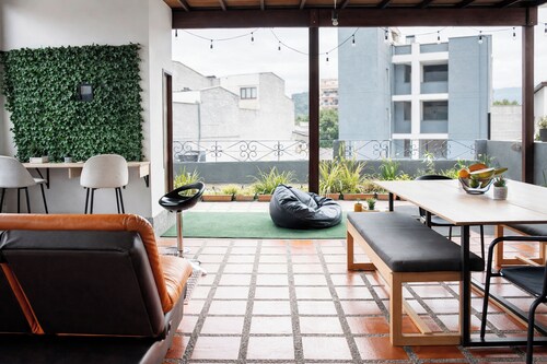 302-2 Habitacion en Coliving con baño privado cama doble y escritorio