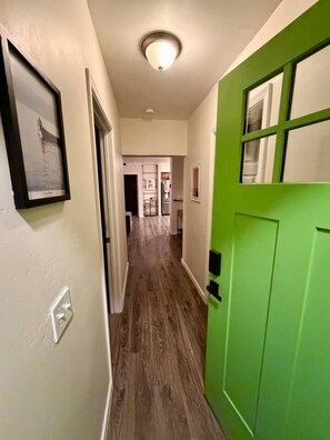 Interior - The Green Door - Historic PHX 2BR + Office Retreat (Phoenix)