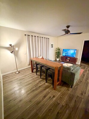 Interior - The Green Door - Historic PHX 2BR + Office Retreat (Phoenix)