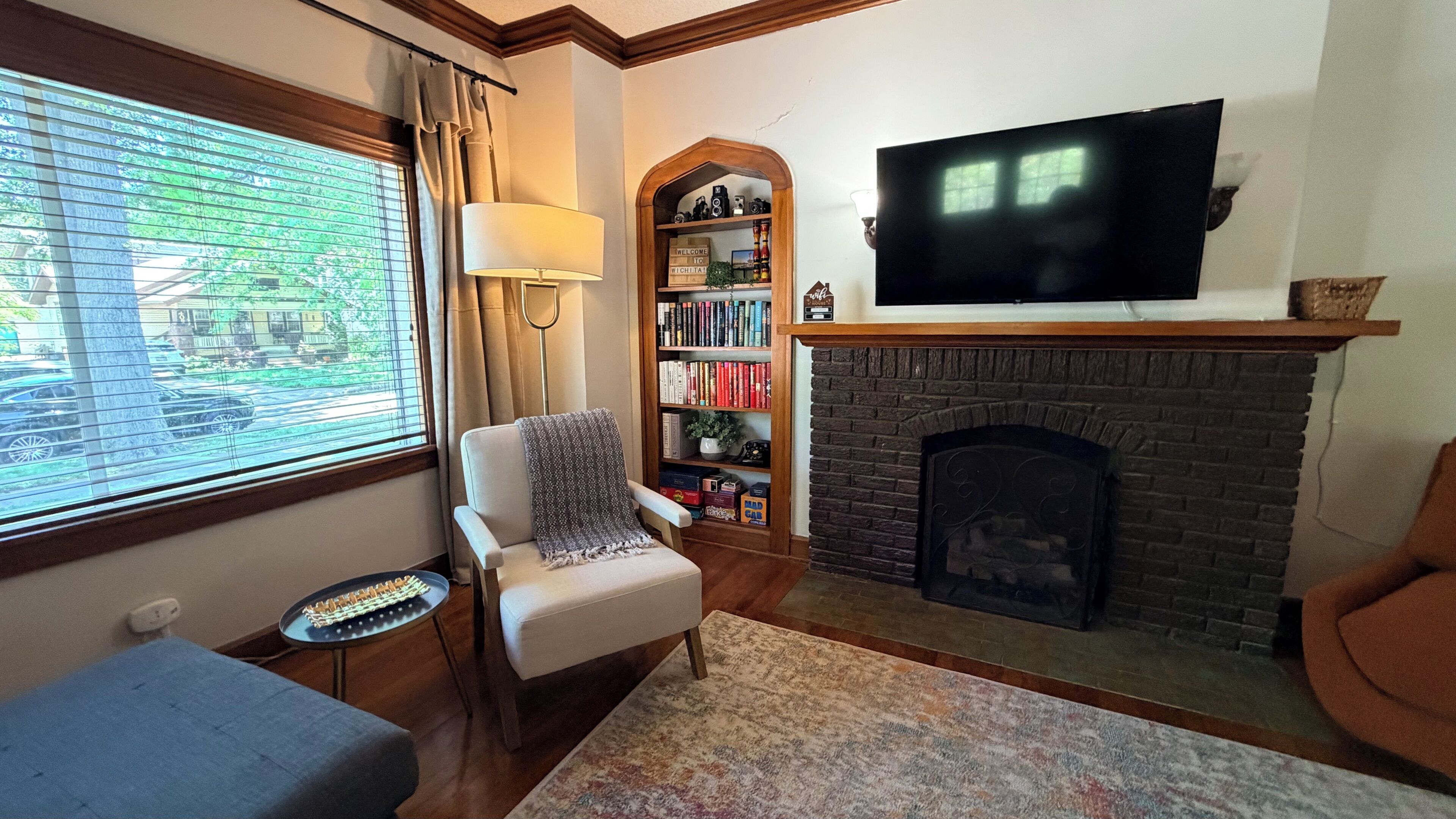 Smart TV, fireplace, video games, books