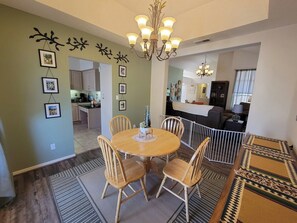 Dining - Adorable 3 Bedroom Albq Home with all the Comforts of Home (Albuquerque)