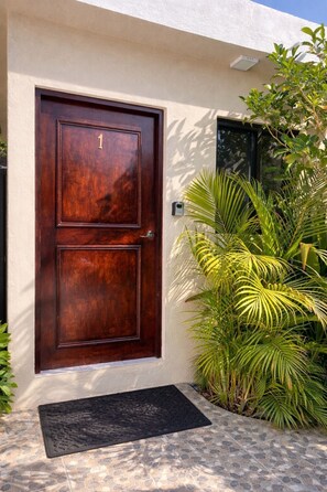 Exterior detail - Full property for 7 / 2 Units / Local & Downtown (Cabo San Lucas)