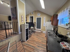 Fridge, microwave, oven, stovetop - Stylish 4BR Loft • Sleeps 8 • Prime Location (Oswego)