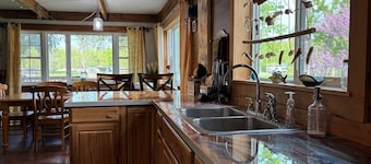 Private, Peaceful 3 Bedroom 3 Bath Home on Horseshoe Island Minutes to Micron